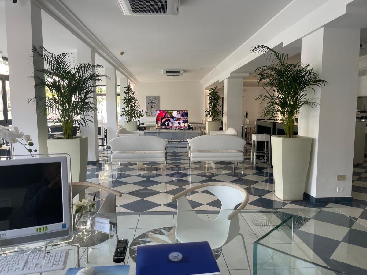 Hotel Athena Lignano Sabbiadoro Exterior photo