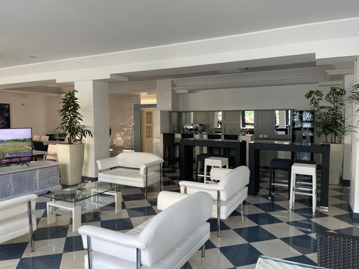 Hotel Athena Lignano Sabbiadoro Exterior photo