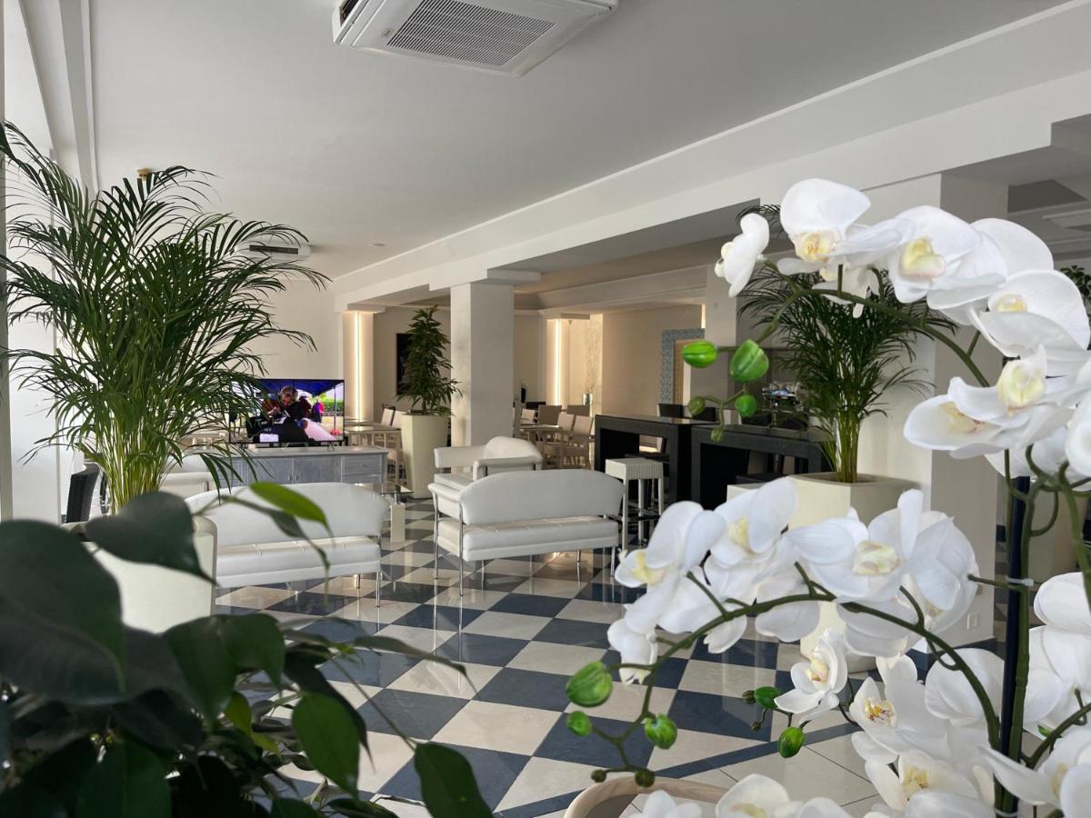 Hotel Athena Lignano Sabbiadoro Exterior photo